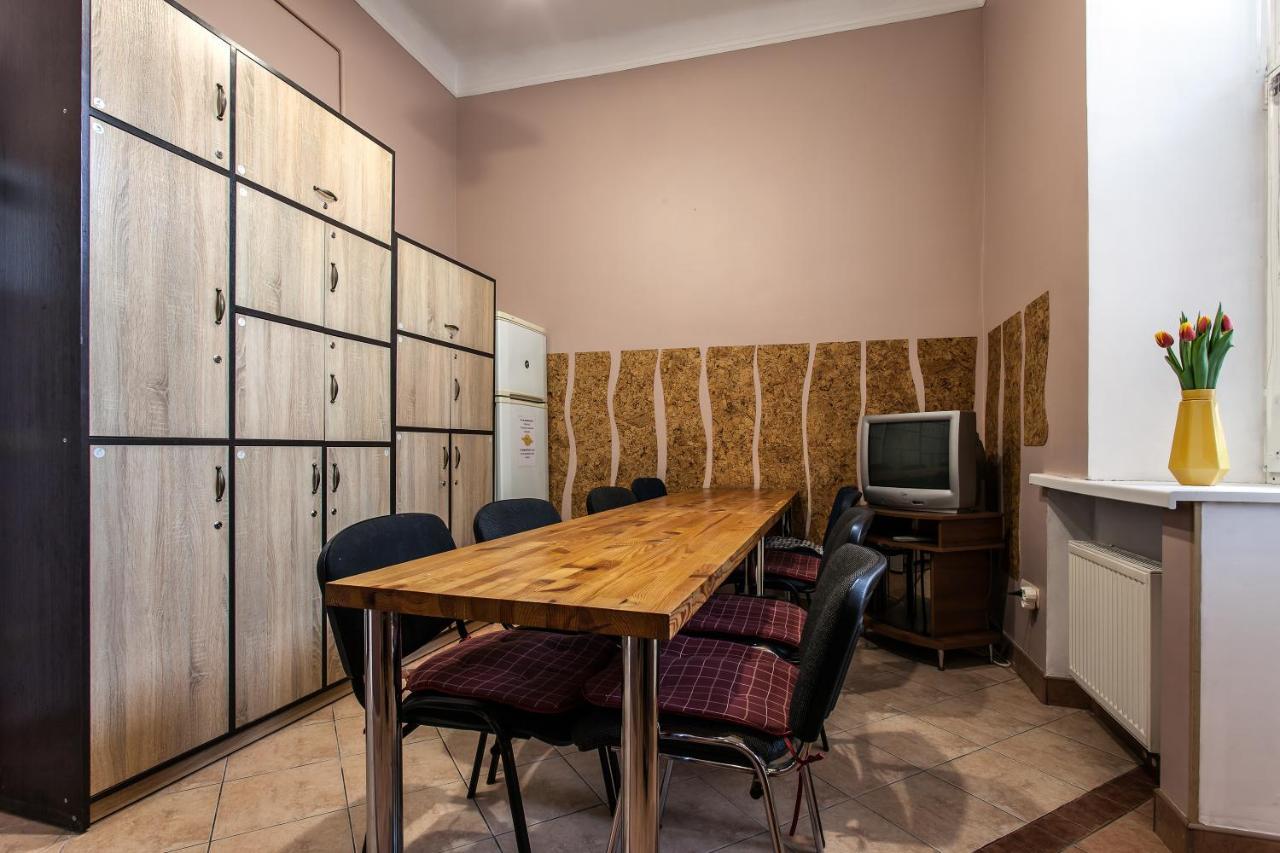 Centrum Hostel Львів Екстер'єр фото